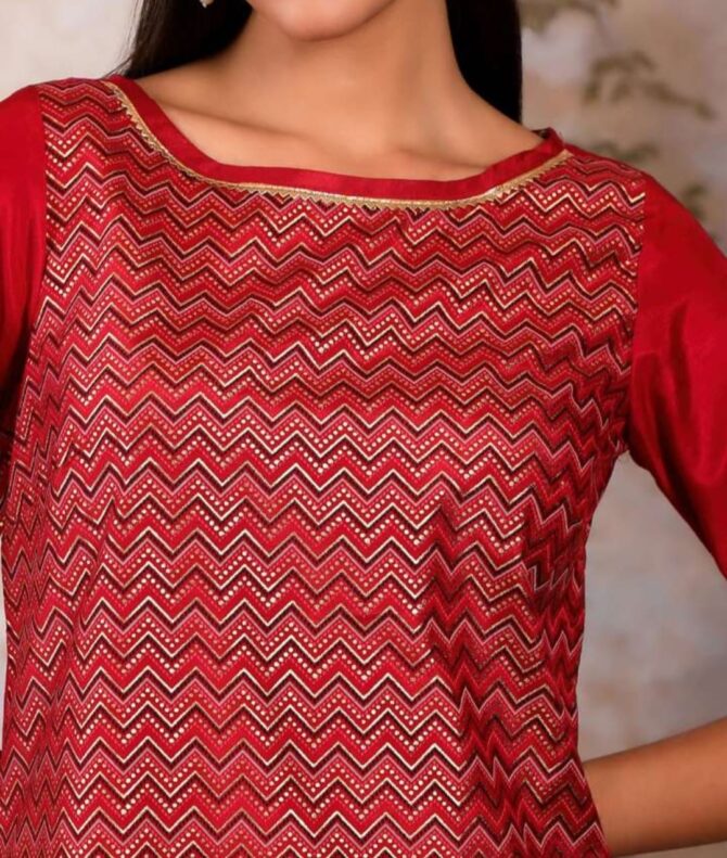 Aurelia Triangle Foil Printed Round Neck Straight Kurta - Image 2