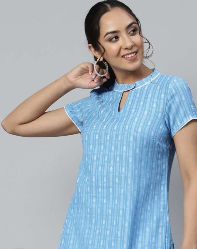 Aurelia Women Striped Keyhole Neck Kurta - Image 2