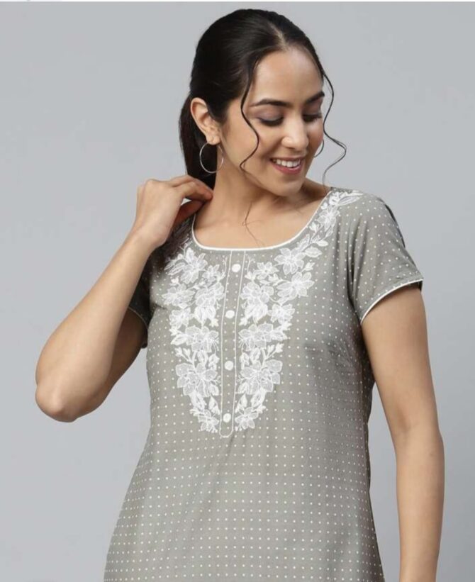 Aurelia Women Floral Thread Work Kurta - Image 2