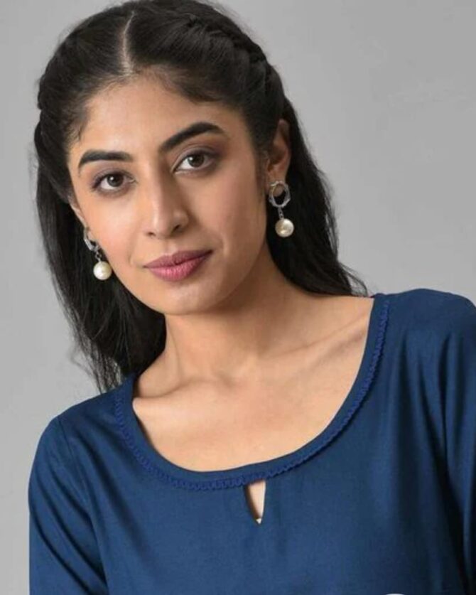 AURELIA Women Round-Neck No Darts Straight Kurta - Image 4